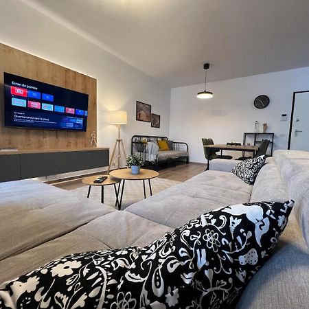 High-Rise Luxury Apartment With Free Parking Бухарест Екстер'єр фото