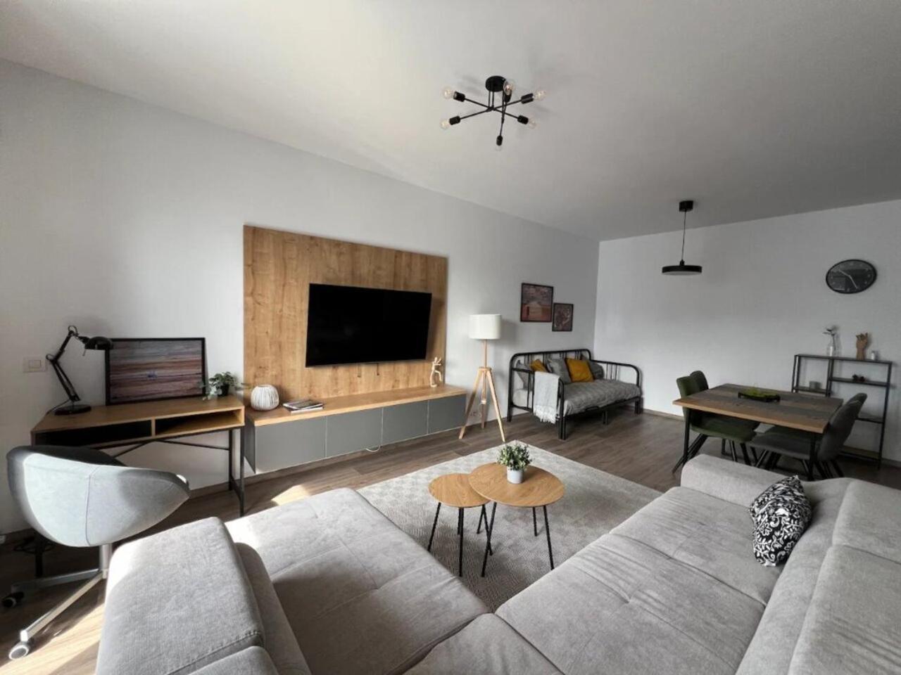 High-Rise Luxury Apartment With Free Parking Бухарест Екстер'єр фото