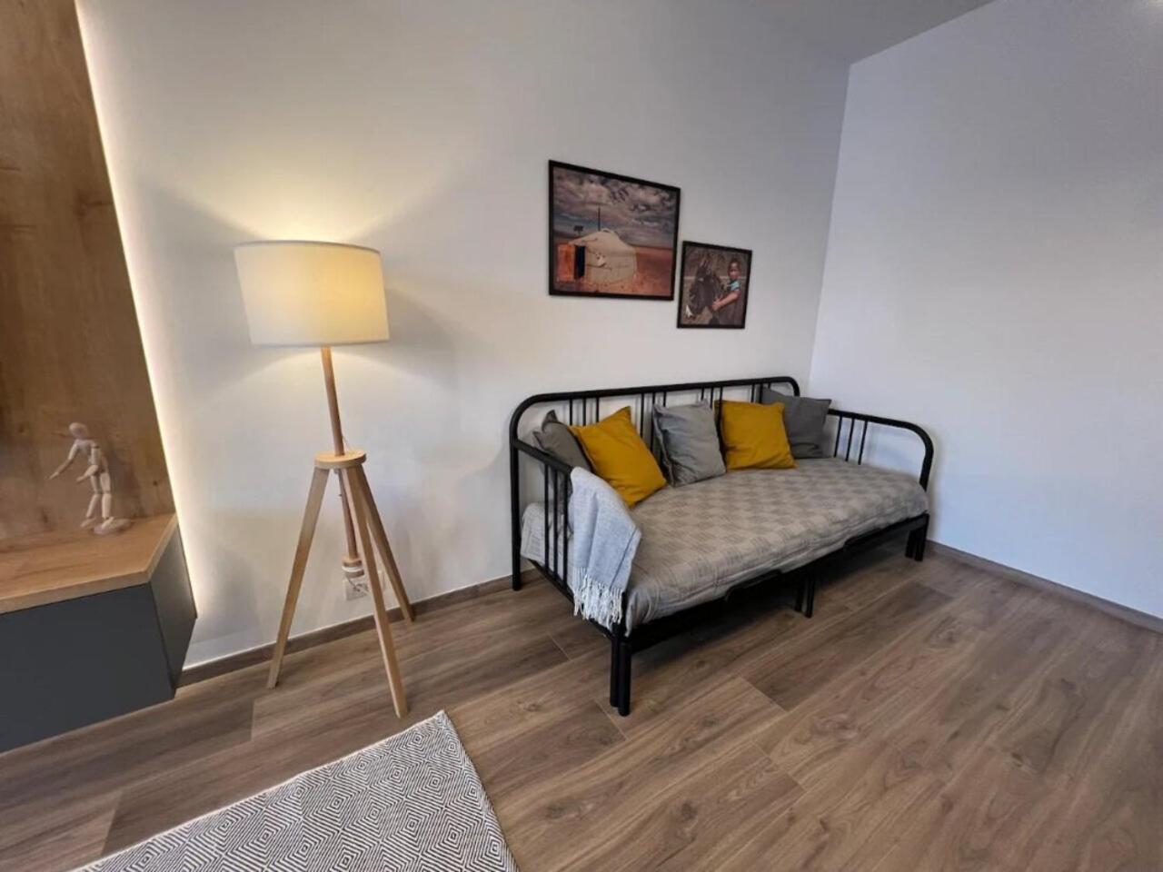 High-Rise Luxury Apartment With Free Parking Бухарест Екстер'єр фото