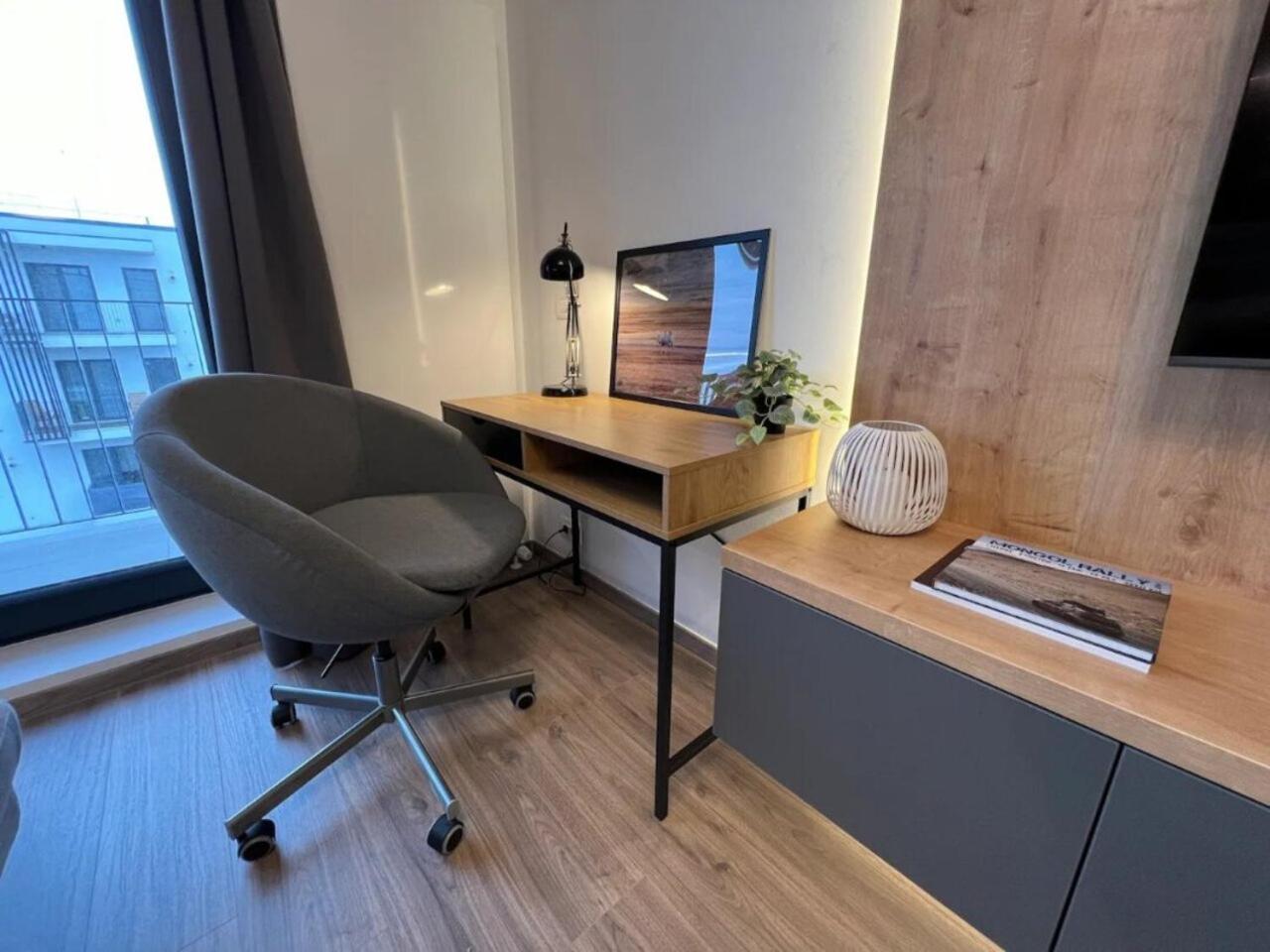 High-Rise Luxury Apartment With Free Parking Бухарест Екстер'єр фото