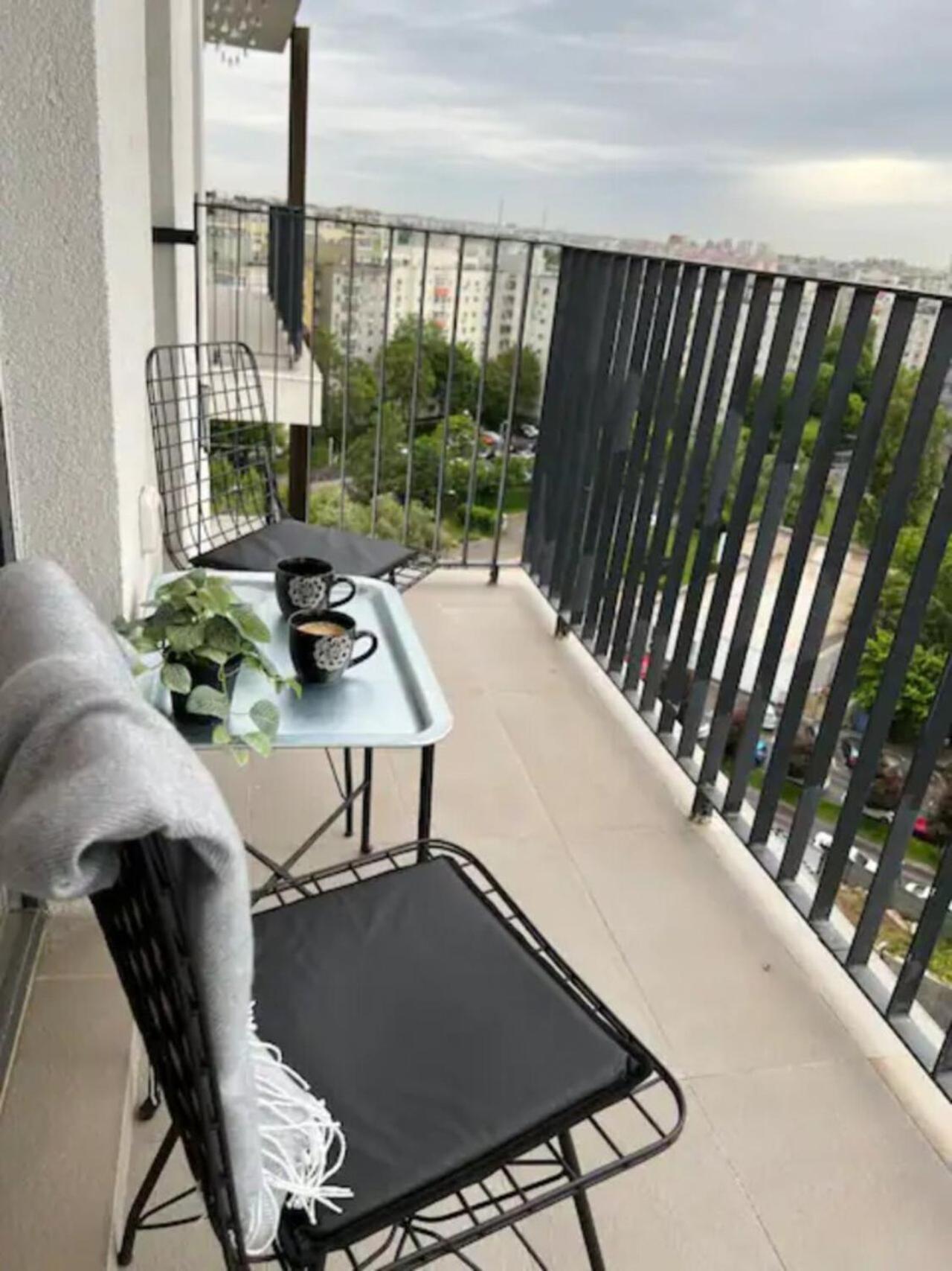 High-Rise Luxury Apartment With Free Parking Бухарест Екстер'єр фото