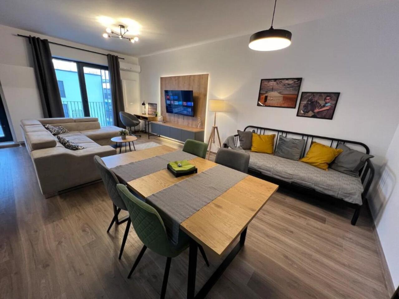 High-Rise Luxury Apartment With Free Parking Бухарест Екстер'єр фото