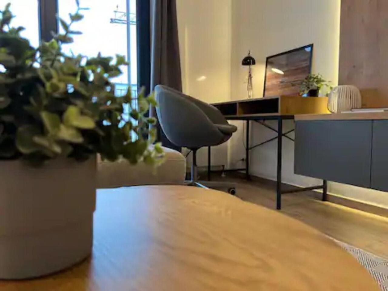 High-Rise Luxury Apartment With Free Parking Бухарест Екстер'єр фото