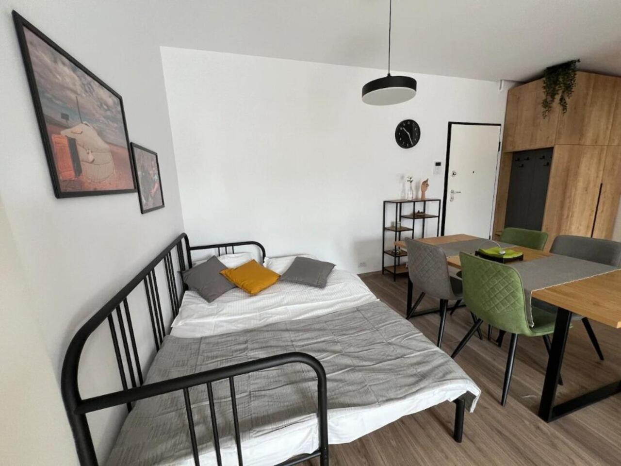 High-Rise Luxury Apartment With Free Parking Бухарест Екстер'єр фото