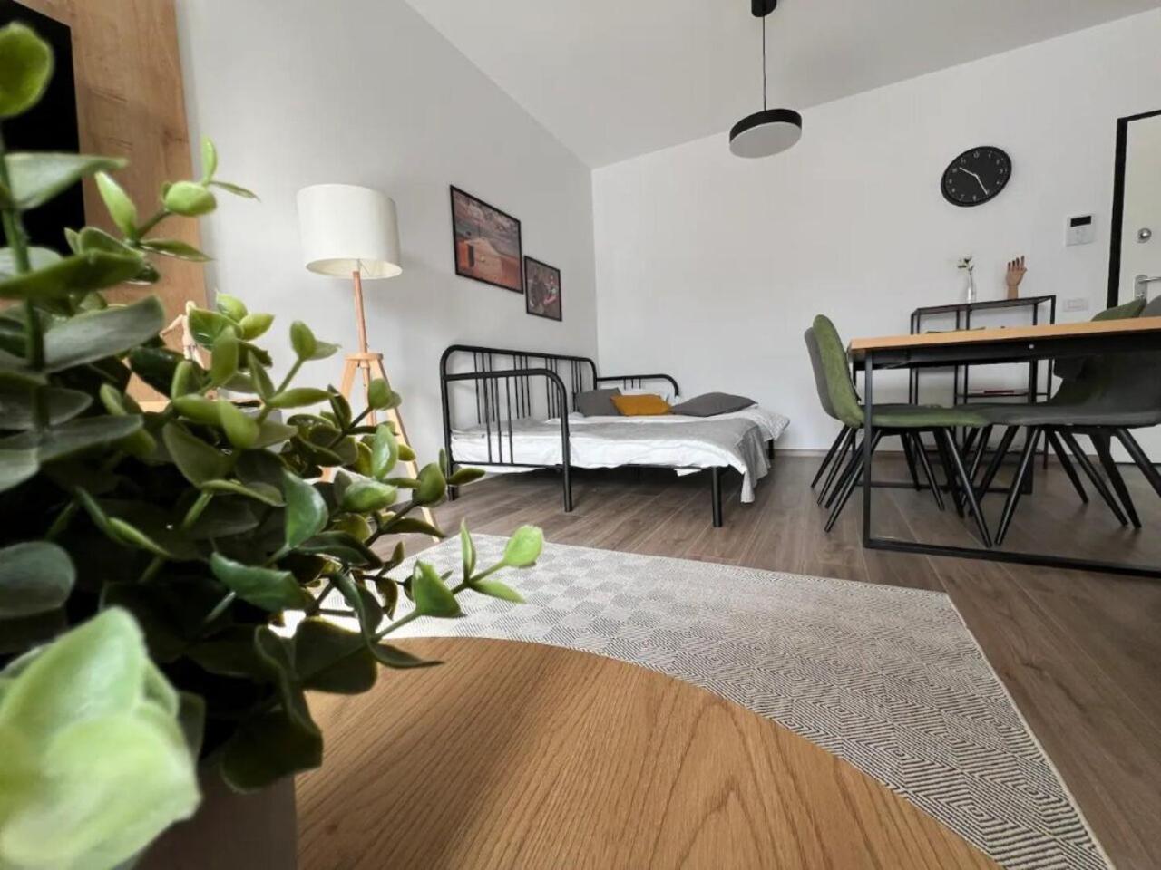 High-Rise Luxury Apartment With Free Parking Бухарест Екстер'єр фото